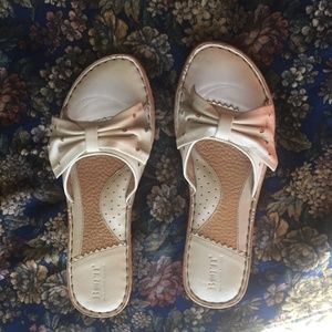 Born bow sandals